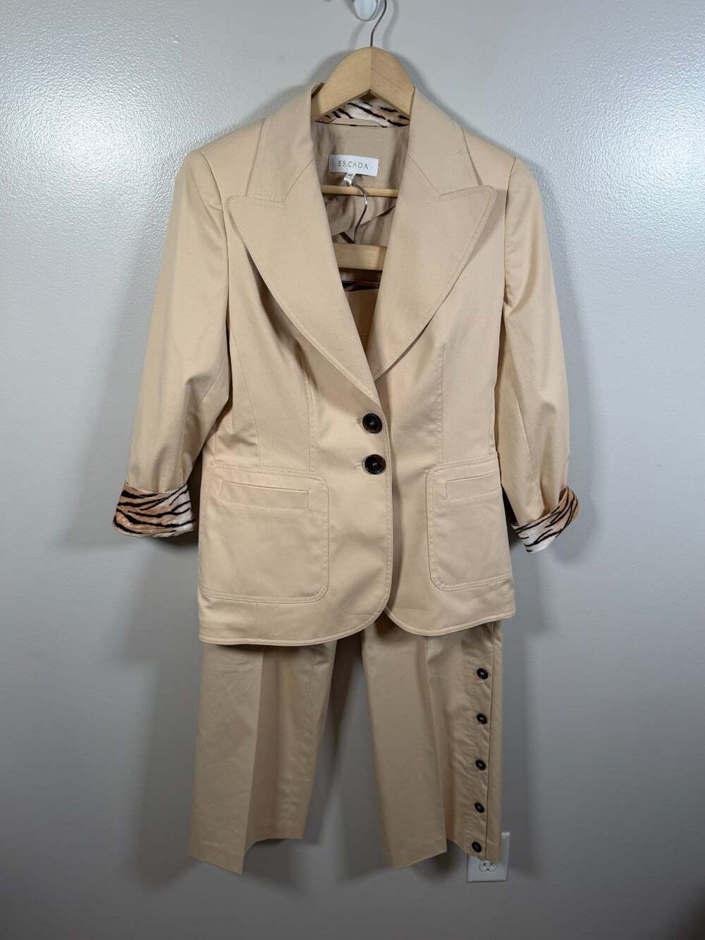 Escada Two Piece Pant Suit Set Size 38 US 8 Beige Animal Print Career Safari